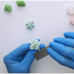 Květinový dekor z polymerové hlíny